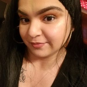 Meet your Posher, Roxana